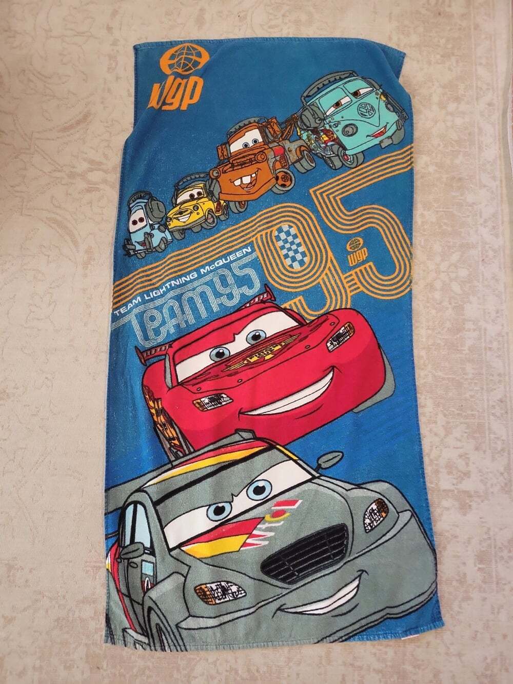 Vintage Disney Pixar Cars TEAM 95 Beach Towel lightning McQueen 28x55